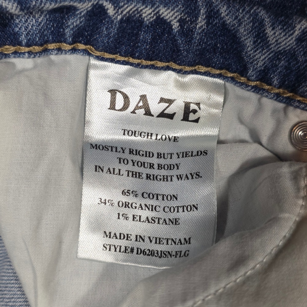 Daze Size 25 High Rise Straight Leg Distressed Light Wash Jeans Womens Momcore - Picture 10 of 11